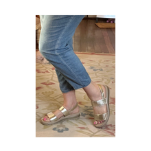 Load image into Gallery viewer, Ziera Garlin Pale Gold