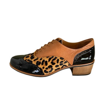 Load image into Gallery viewer, Bresley Slinger Black Leopard