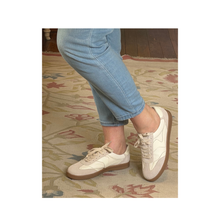 Load image into Gallery viewer, Hinako Ocastro White Suede