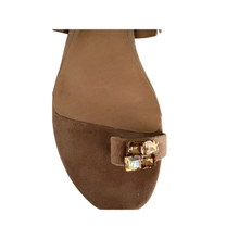 Load image into Gallery viewer, D&J Loverlie Light Chocolate