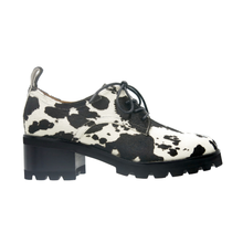 Load image into Gallery viewer, Bresley Daya Black White Cow