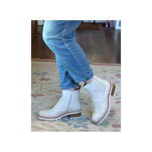 Load image into Gallery viewer, Bresley Devon Egret