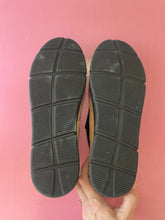 Load image into Gallery viewer, Pre-Loved D&J Teni