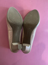 Load image into Gallery viewer, Pe-Loved Supersoft Serena Size AU12