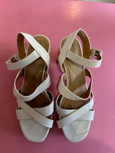Load image into Gallery viewer, Pre-Loved Hush Puppies White Altezza Size AU12