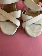 Load image into Gallery viewer, Pre-Loved Hush Puppies White Altezza Size AU12