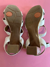 Load image into Gallery viewer, Pre-Loved Hush Puppies White Altezza Size AU12