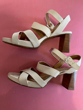 Load image into Gallery viewer, Pre-Loved Hush Puppies White Altezza Size AU12