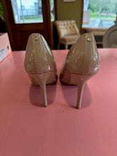 Load image into Gallery viewer, Pre-Loved Carvella Kareless Size 41