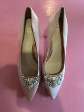 Load image into Gallery viewer, Pre-Loved Wittner Henshaw Size 41