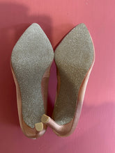 Load image into Gallery viewer, Pre-Loved Wittner Henshaw Size 41