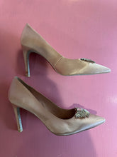 Load image into Gallery viewer, Pre-Loved Wittner Henshaw Size 41