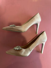 Load image into Gallery viewer, Pre-Loved Wittner Henshaw Size 41