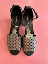 Load image into Gallery viewer, Pre-Loved D&J Dressie Size 45