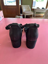 Load image into Gallery viewer, Pre-Loved D&J Dressie Size 45