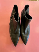 Load image into Gallery viewer, Pre-Loved Louis Big Shoes Black Boot Size 43.5