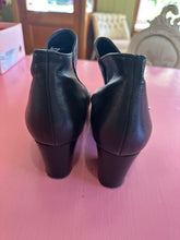 Load image into Gallery viewer, Pre-Loved Louis Big Shoes Black Boot Size 43.5