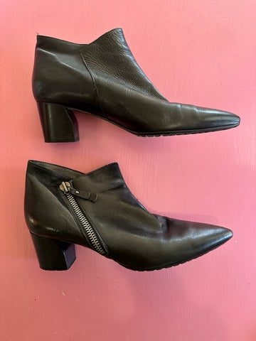 Pre-Loved Louis Big Shoes Black Boot Size 43.5