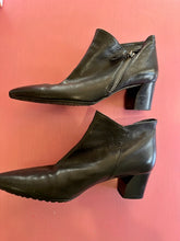Load image into Gallery viewer, Pre-Loved Louis Big Shoes Black Boot Size 43.5