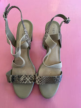 Load image into Gallery viewer, Pre-Loved Supersoft Waldorf Size AU12C