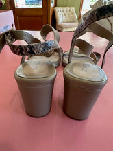 Load image into Gallery viewer, Pre-Loved Supersoft Waldorf Size AU12C