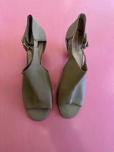 Load image into Gallery viewer, Pre-Loved Diana Ferrari Quebec Size AU12