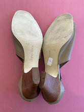 Load image into Gallery viewer, Pre-Loved Diana Ferrari Quebec Size AU12