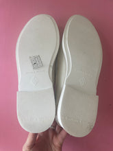 Load image into Gallery viewer, PLDonald Pliner Boat Shoe