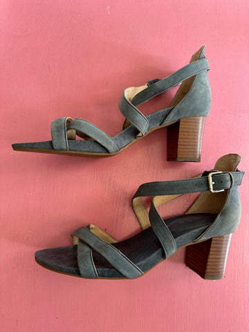 Pre-Loved Frankie4 Amie Blue Size AU11