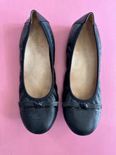Load image into Gallery viewer, PL Vionic Black Flat Size 42