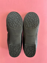 Load image into Gallery viewer, PL Vionic Black Flat Size 42