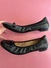 Load image into Gallery viewer, PL Vionic Black Flat Size 42