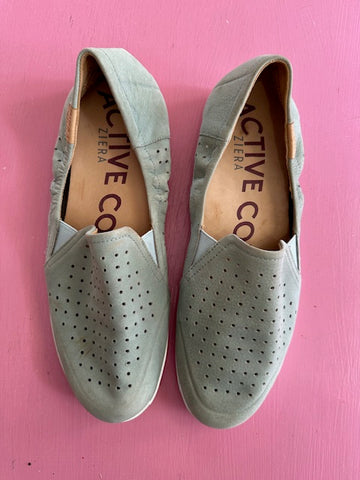 Pre-Loved Ziera Green Flat Size 42W
