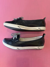 Load image into Gallery viewer, Pre-Loved Frankie4 Sophie III Navy
