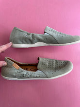 Load image into Gallery viewer, Pre-Loved Ziera Green Flat Size 42W