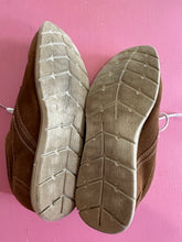 Load image into Gallery viewer, Pre-Loved Florsheim Tan Suede Laceups Size 45