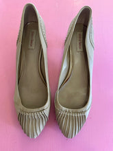 Load image into Gallery viewer, Pre-Loved Diana Ferrari Bindi Size AU12