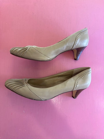 Pre-Loved Diana Ferrari Bindi Size AU12