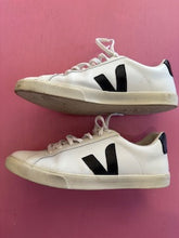 Load image into Gallery viewer, Pre-Loved Veja White sneakers Size UK10/AU12