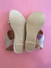 Load image into Gallery viewer, Pre-Loved Effegie Emmie Size 41