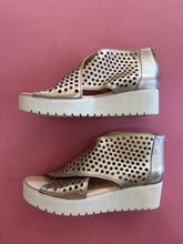 Load image into Gallery viewer, Pre-Loved D&J Orma Size 42