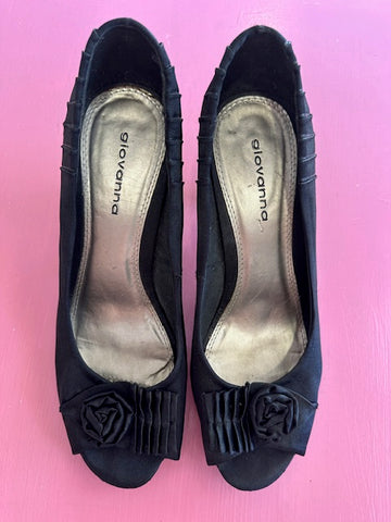 Pre-Loved Giovanna Black Heels Size AU11