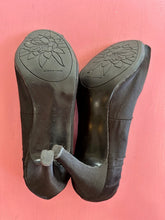 Load image into Gallery viewer, Pre-Loved Giovanna Black Heels Size AU11