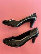 Load image into Gallery viewer, Pre-Loved Supersoft Corey Size AU11C