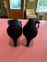 Load image into Gallery viewer, Pre-Loved Supersoft Vaneli Size AU11.5