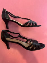 Load image into Gallery viewer, Pre-Loved Supersoft Vaneli Size AU11.5