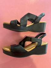 Load image into Gallery viewer, Pre-Loved Hush Puppies Antigua Size AU13