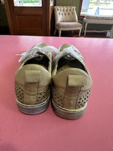 Load image into Gallery viewer, Pre-Loved Rilassare Green Sneakers Size 43/AU11