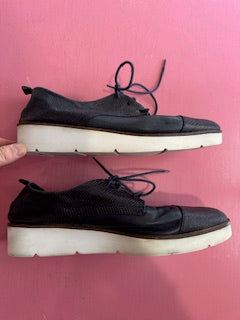 Pre-Loved Wittner Navy Laceup Size 42