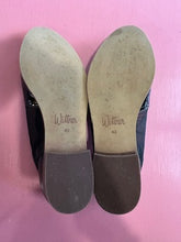 Load image into Gallery viewer, Pre-Loved Wittner Black Patent Lace Up Size 42